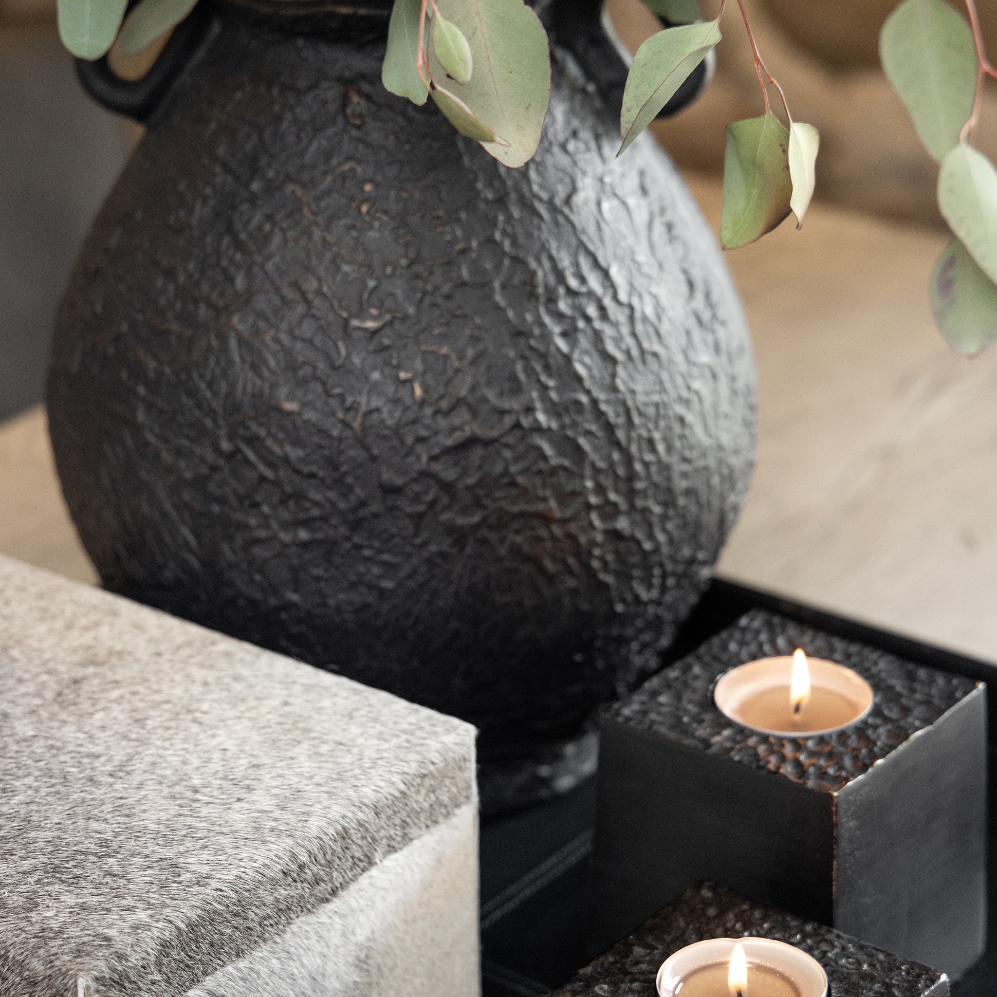 Fiora urna Antique Black / Bronze