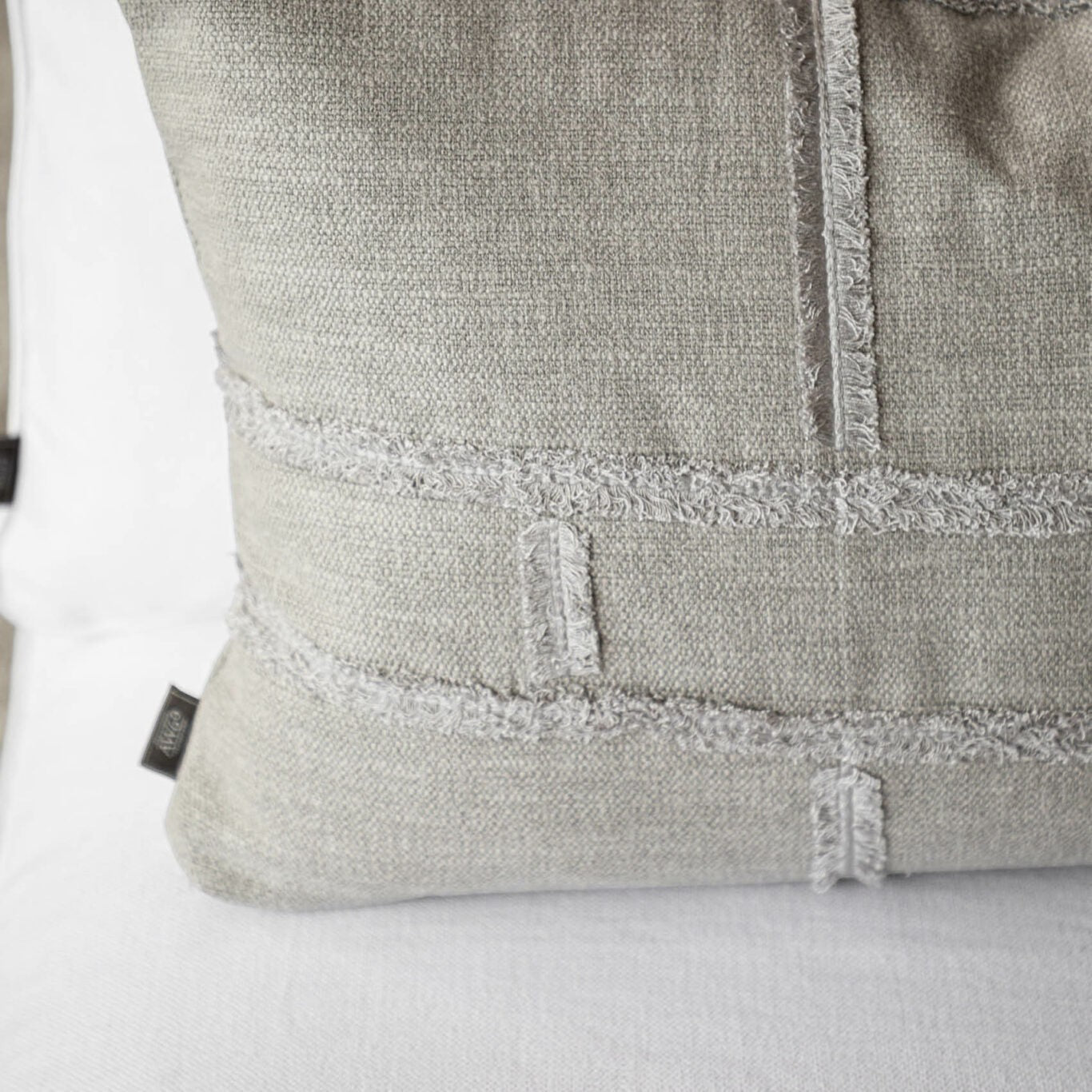 Abstract Fringe Kuddfodral Cream